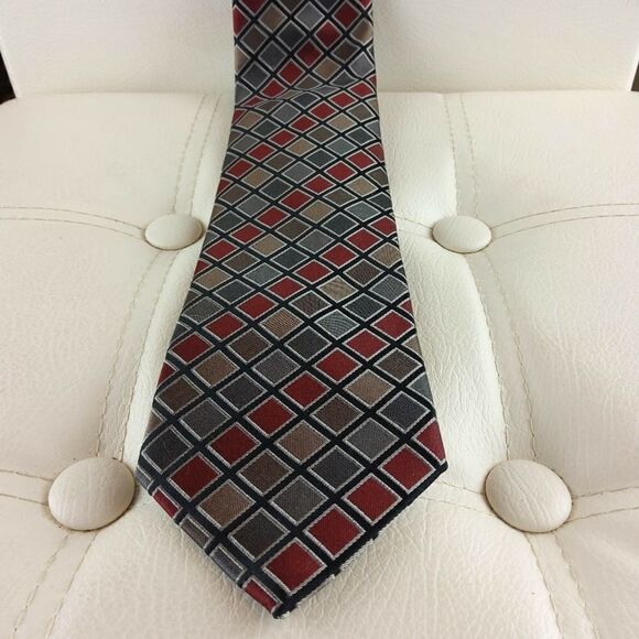 Kenneth Cole Reaction silk diamond print tie - Picture 1 of 6